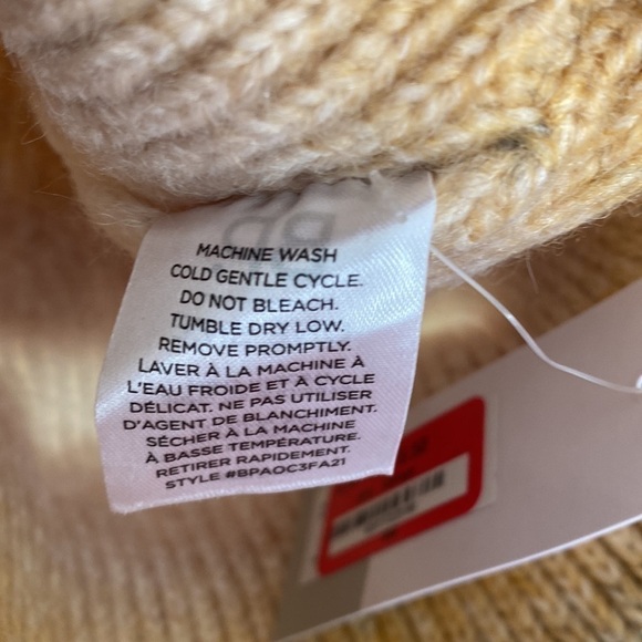 BP cream ombré beanie hat NWT - Picture 4 of 4